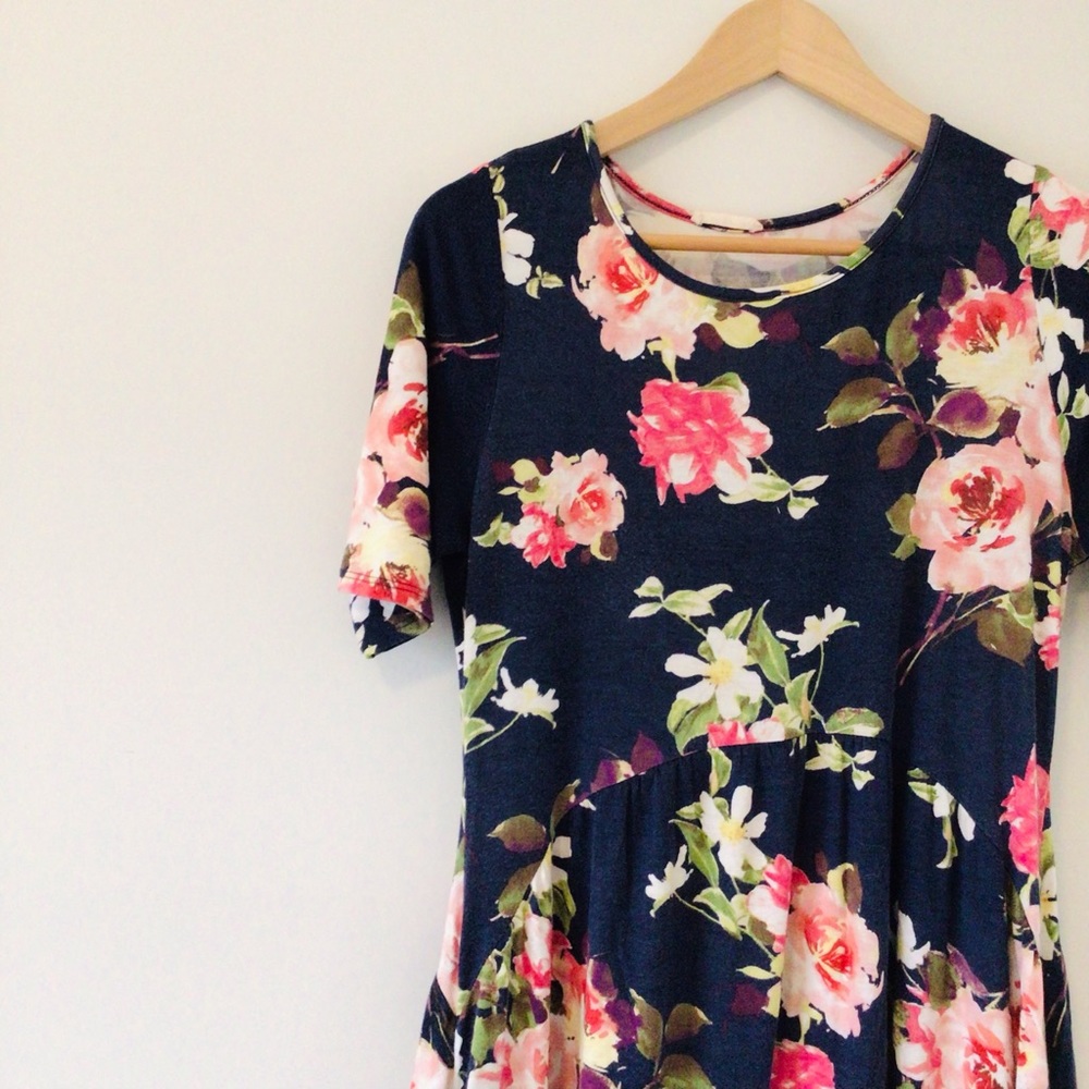 🌷{so perla} Floral Breathable Smooth Flowy Crew Neck Short Sleeve Midi Dress.